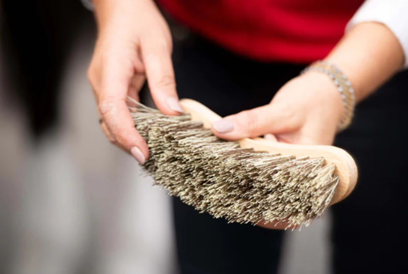 Smart Grooming - Borstiq Banana Medium Brush-1